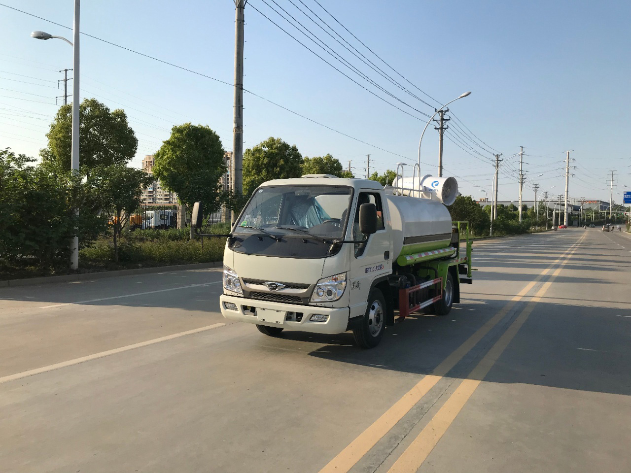 4.5方藍(lán)牌灑水抑塵車